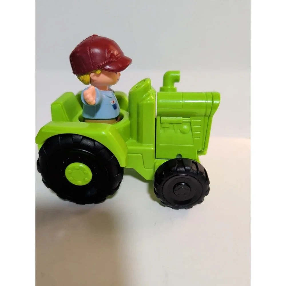 Fisher-Price Little People‎ Helpful Harvester Green Tractor With Farmer figure
